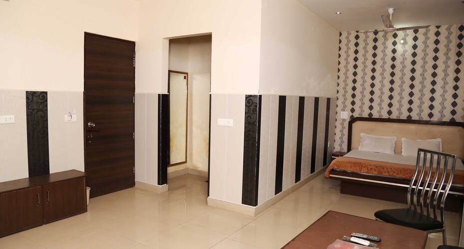 Hotel Dang Continental, Ambala 2